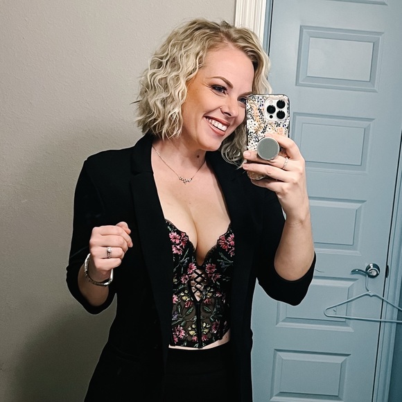 Meet your Posher, Jackie - Picture 1 of 2